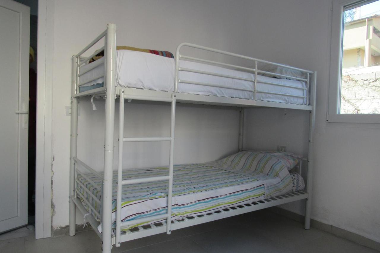 Elbasan Backpacker Hostel Bagian luar foto