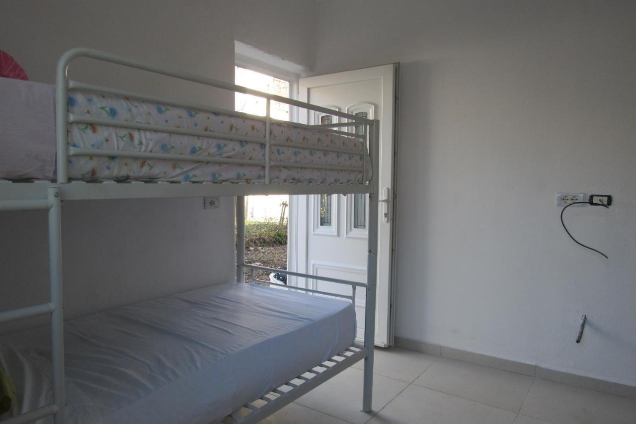 Elbasan Backpacker Hostel Bagian luar foto