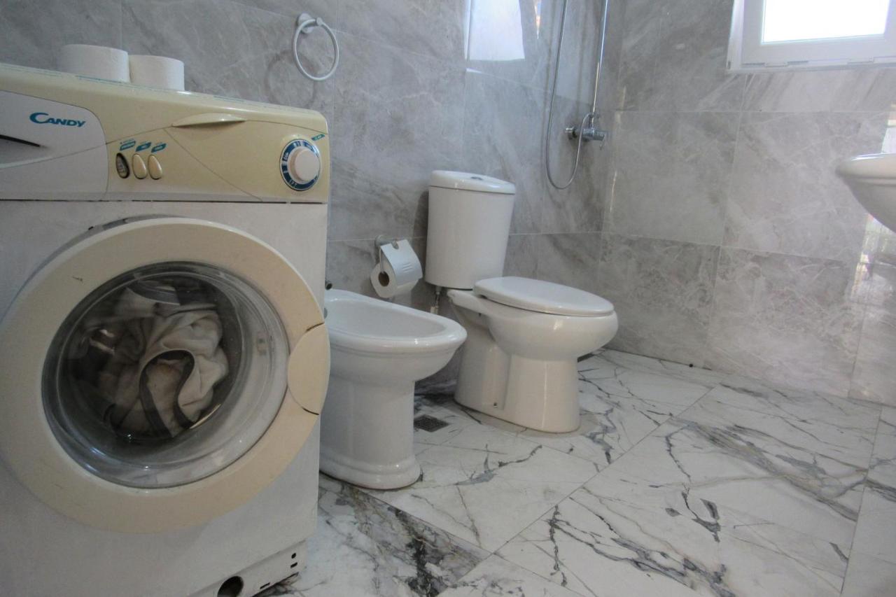 Elbasan Backpacker Hostel Bagian luar foto