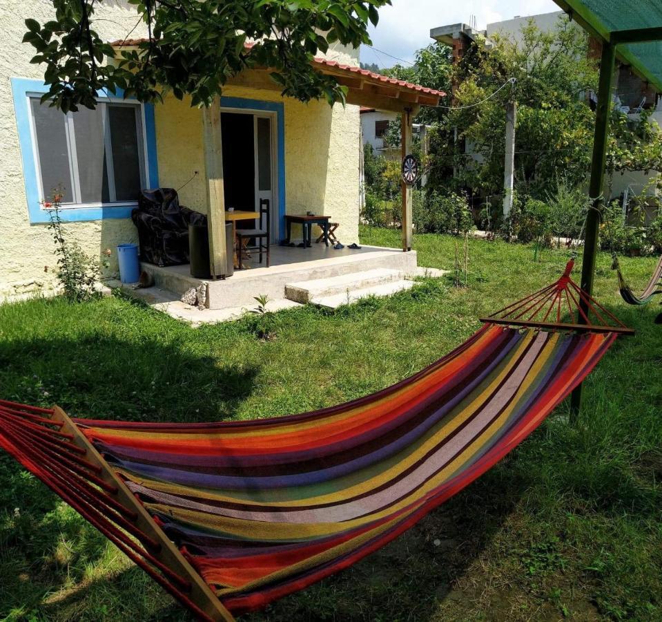 Elbasan Backpacker Hostel Bagian luar foto